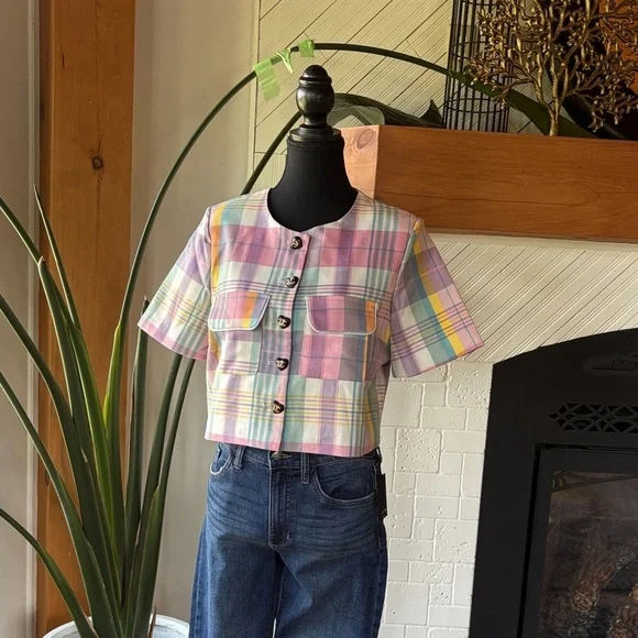 Shortsleeved button down Top - Picture 12 of 12